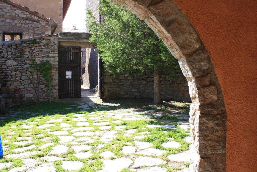 Cal Xesc Apartment Castellar De N'Hug Bagian luar foto